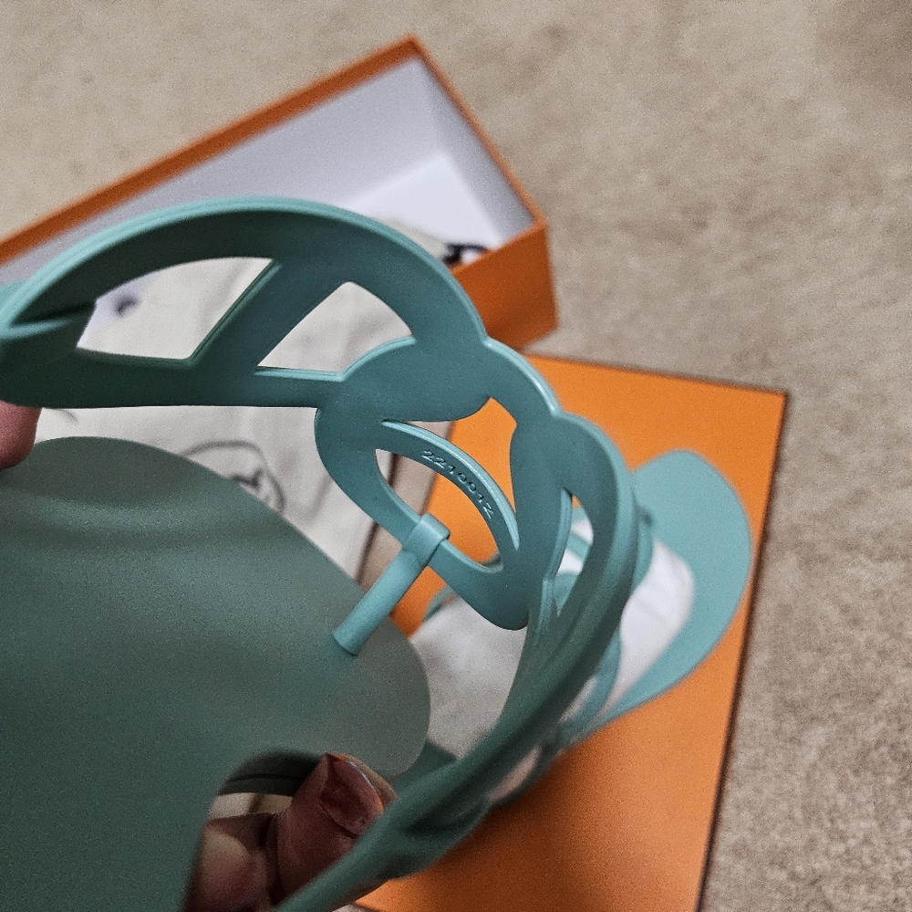 Auth Hermes rubber sandals 37 nib - Picture 4 of 4